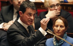 Valls v parlamentu posvaril pred kemičnim ali biološkim napadom 