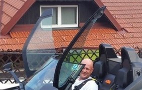 Policist Pelcl premierju: migrantom narezek Gavrilović, meni hrana S-budget