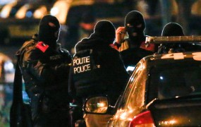 V Bruslju aretirali 16 terorističnih osumljencev, Molenbeeku tudi streljanje