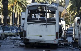 Islamska država prevzela odgovornost za samomorilski napad v Tunisu