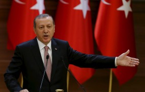 Erdogan zanika, da bi Turčija kupovala nafto od Islamske države