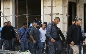 V palestinskih napadih z noži mrtvi in ranjeni