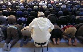 Francija naj bi zaprla do 160 mošej