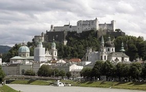 V Salzburgu aretirali domnevna pomagača napadalcev v Parizu