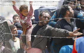 AI obtožuje Turčijo, da sirske begunce prisilno vrača na vojno območje
