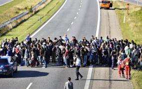 Danska na udaru zaradi načrta o odvzemu denarja in dragocenosti beguncem