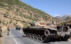 V turški ofenzivi proti PKK naj bi bilo več kot sto mrtvih