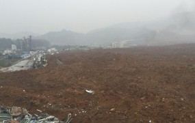Kitajska: zemeljski plaz pokopal na desetine stavb, več kot 90 pogrešanih