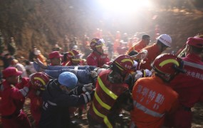 Na Kitajskem po treh dneh izpod zemeljskega plaza potegnili preživelega