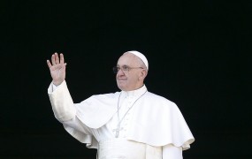 Papež v božični poslanici pozval k miru na Bližnjem vzhodu