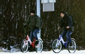 Norveška migrante deportira, kot so prišli – na kolesih 