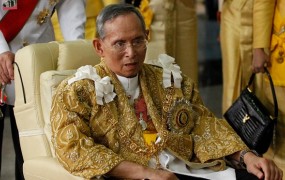 Tajskemu kralju Bhumibolu poginil ljubljeni pes