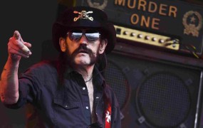 Za rakom umrl Lemmy Kilmister, legendarni pevec skupine Motörhead 