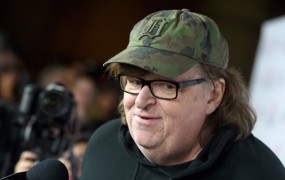 Michael Moore obtožil republikance Michigana: Z zastrupljeno vodo ste pobili deset ljudi