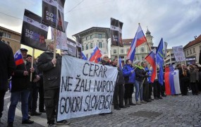 Zahteva protestnikov: Cerar, ne žali naroda, govori slovensko!