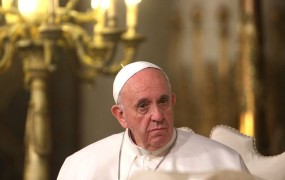 Papež: Družine ne gre mešati z drugimi oblikami zvez