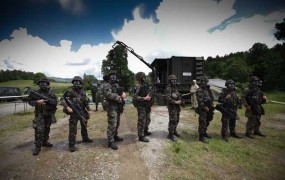 Slovenski prispevek v boju z IS: slovenski vojaki naj bi šli v Irak