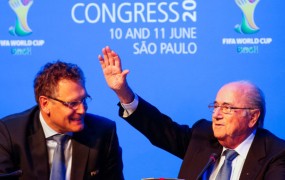Blatterjevi desni roki 12 let prepovedi delovanja v nogometu