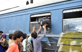 Države ob balkanski poti za drastično omejitev migracij