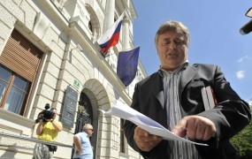 Škandal: Zaradi udbovskega svinčnika Romanu Leljaku grozi do pet let zapora