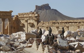 Obnova antičnega mesta, ki so ga uničili skrajneži IS, bo dolgotrajna in draga