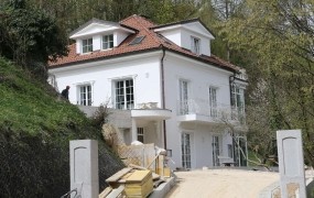 Tako živi slovenska elita: prestižna vila Milana M. Cvikla pod ljubljanskim gradom