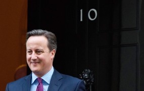 Cameron popravlja svoje napake, objavil bo davčne napovedi