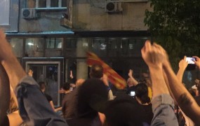 Protestniki vdrli v urad makedonskega predsednika