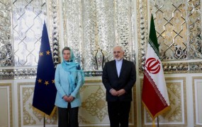 Črnčec: S pokrito glavo je Mogherinijeva v Teheranu sramotila zastavo EU
