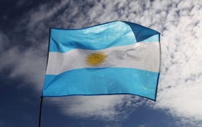 Zanimanje za prve obveznice Argentine po 15 letih doseglo skoraj 70 milijard dolarjev 