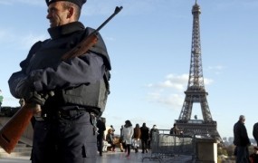 Belgija je glavnega osumljenca za napade v Parizu Abdeslama izročila Franciji
