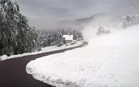 Tako poznega sneženja v Sloveniji ni bilo že desetletja