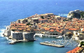 Se hočete po Dubrovniku sprehajati v kopalkah? Potem boste plačali kazen