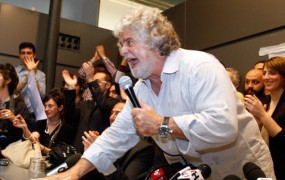 Italijanski komik in politik Grillo: Želim videti, ko se bo londonski župan razstrelil
