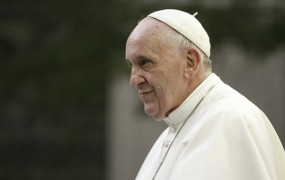 Papež: Katoliški javni uslužbenci morajo imeti pravico ugovora vesti pri registraciji istospolne zveze
