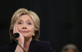 Hillary Clinton brez odgovora na poročilo, ki jo postavlja na laž