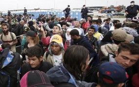 Avstrija začela priprave za zapiranje vrat beguncem