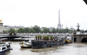 Sena upada, razmere v Parizu se umirjajo