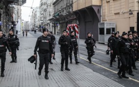 Teroristični napad na policiste v Istanbulu: ubitih najmanj enajst ljudi