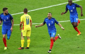 Francija z zmago nad Romunijo odprla Evropsko prvenstvo