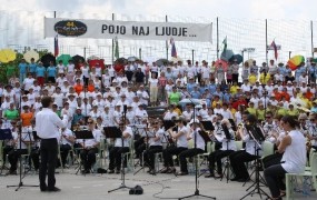 V Šentvidu pri Stični bo danes zapelo več kot 1000 pevcev