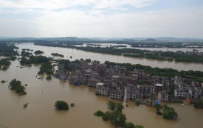 Poplave na Kitajskem zahtevale najmanj 180 življenj
