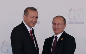 Rusi in Turki spet prijatelji: ruska letala iz turške baze proti Islamski državi?