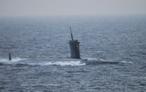Portugalska vojaška podmornica se je ujela v ribiško mrežo