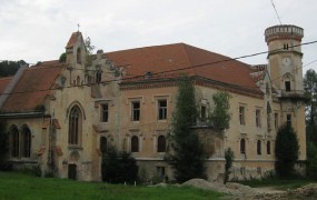 Rusi kupili razpadajoči dvorec Slivnica pri Mariboru