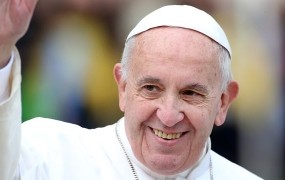 Papež med preletom Slovenije poslal telegram Pahorju