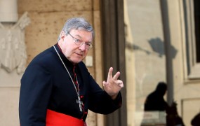 Šefa vatikanskih financ obtožujejo zlorabe otrok