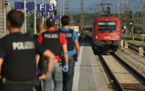 Nov napad z nožem na vlaku: v Avstriji poškodovana dva potnika
