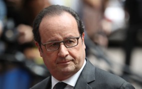 Hollande: Ko je ubita verska osebnost, je oskrunjena tudi republika
