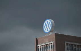 Volkswagen je zaradi težav z dobaviteljema skrajšal delavnik 28.000 zaposlenim